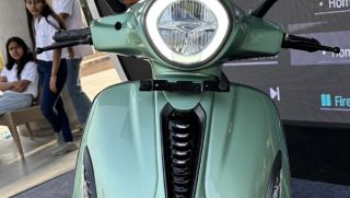 Giá xăng dầu tối nay 30/4: RON 95 siêu rẻ, ra mắt xe máy mới không cần đổ xăng đẹp như Honda SH Mode
