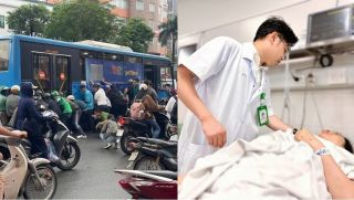 Tình hình người phụ nữ dừng đèn đỏ bị xe bus cuốn vào gầm, hàng chục người phải khiêng xe giải cứu