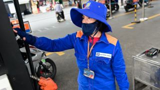 Petrolimex công bố khoản lỗ nặng quý I, giá xăng dầu lên xuống thất thường phơi bày áp lực chưa từng có