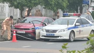 Camera vụ tài xế vi phạm nồng độ cồn tông gãy cửa xe CSGT ở Thái Nguyên, đã rõ danh tính tài xế