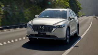 Mazda CX-8 lần đầu giảm xuống dưới 900 triệu tại Việt Nam: SUV 7 chỗ Nhật đấu Santa Fe, Everest