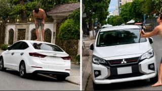 Đập phá ô tô giữa phố du lịch, nam du khách nước ngoài nằm lì trên nóc xe ở trạng thái bất thường