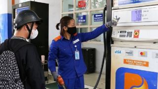 Giá xăng dầu hôm nay 18/5: Bảng giá Petrolimex, PVOIL, Mipec… RON95, diesel trong nước giữ vùng rẻ
