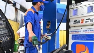 Giá xăng dầu chiều 19/5: Xăng RON 95 ‘bán như biếu’, dầu diesel ‘trượt dài’ gần 18.000 đồng/lít, giá lăn bánh Honda City