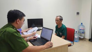 Lời khai ‘thần y rởm’ chữa bách bệnh bằng nước ion kiềm ở Hà Nội, thu giữ nhiều tang vật đáng ngờ