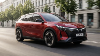 VinFast VF 8 mới có gì khác đời cũ: SUV hạng D giá rẻ hơn, nhẹ hơn, chạy 500 km mỗi lần sạc