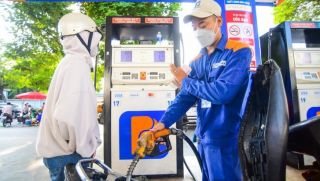 Giá xăng RON 92 và RON 95 chiều 28/5 ‘tụt’ hơn 1.000 đồng, dầu diesel hạ 'cắm đầu', giá lăn bánh Hyundai Accent ra sao?