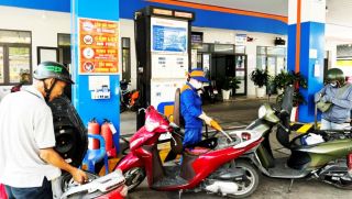 Giá xăng dầu trưa nay 29/5: E10 RON 95 giảm ‘mất phanh’, dầu diesel ‘bốc hơi’ 17.130 đồng/lít, giá lăn bánh Honda City