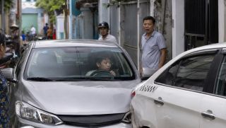 Vụ clip bé trai 12 tuổi lái xe ô tô  ở Đắk Lắk: Lý do bé trai được cầm lái, hé lộ lý lịch và hoàn cảnh gia đình cháu bé