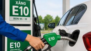 Đổ xăng E10 xe gặp sự cố ai chịu trách nhiệm, đề xuất giá bán mới và điều người dùng cần biết