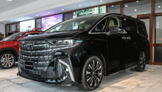 Toyota Alphard có thêm bản hybrid sạc điện giá rẻ: Định nghĩa lại phân khúc MPV xe gia đình cao cấp 