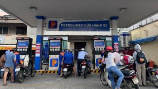 Bảng giá xăng dầu trưa nay 4/6: E10 ‘rẻ hơn bún’, RON 92 đang lao đầu về ‘đáy’ mới, giá lăn bánh VinFast VF 6 cực hời