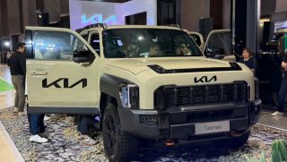 Kia Tasman X-Pro lần đầu ra mắt khách Việt: Thùng hàng hơn 1 tấn, sức kéo ngang Ford Ranger