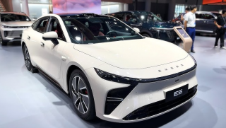 Sedan điện hạng D giá rẻ 593 triệu ra mắt: ‘So găng’ cùng  Toyota Camry và Accord, ‘ngập’ công nghệ
