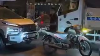 TP HCM: Nam thanh niên khai lý do mang xe chặn đường, gây hỗn loạn, đã có kết quả test ma túy