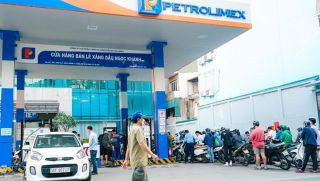 Giá xăng dầu chiều nay 14/6: E10 tụt cực sâu, RON 92 sắp chạm mốc 20.000 đồng/lít, giá lăn bánh VinFast VF 6 siêu rẻ