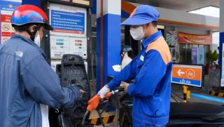 Giá xăng dầu hôm nay 20/6: RON 92 và E10 giảm mạnh 9.900-10.000 đồng/lít, bảng giá đầy bình các mẫu xe ga 150-160cc
