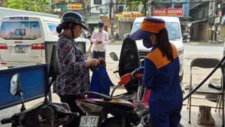 Giá xăng dầu hôm nay chiều 19/6: RON 92 rẻ hiếm thấy, E10 giảm sâu hơn 10.000 đồng/lít, giá lăn bánh Mazda CX-5 ra sao?