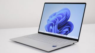 ASUS ra mắt ExpertBook Ultra tại Việt Nam: Thiết kế mỏng nhẹ, trang bị công nghệ AI, giá 100 triệu đồng