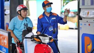 Giá xăng dầu hôm nay (trưa 24/6): Xăng E10 RON 95 ‘rẻ như cho’, dầu diesel xuất hiện mốc giá mới