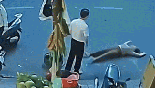 Diễn biến mới vụ gã đàn ông xô người phụ nữ ngã bất tỉnh phải cấp cứu: Cả hai không hề quen biết