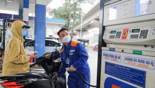 Giá xăng dầu chiều 29/6: E10 giảm ‘mất phanh’, RON 92 tụt hơn 10.000 đồng/lít, giá lăn bánh VinFast VF 9 ra sao?