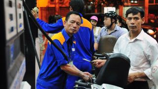 Vì sao giá xăng dầu trong nước có thể tăng từ ngày 1/7? Xăng E10 RON95 và E5 RON92 có còn rẻ không?