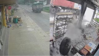 Phú Thọ: Lốp container rơi khỏi xe, lăn vào nhà dân cạnh đường, chủ nhà kể lại cảnh tượng khó quên