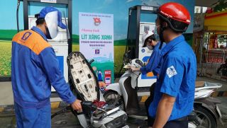 Giá xăng dầu trưa 2/7: E10 và RON 92 neo sát ‘đáy’, dầu diesel ‘tụt’ sâu 22.900 đồng/lít, giá lăn bánh Toyota Vios 'mềm'