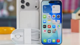 Hé lộ dung lượng pin siêu khủng của iPhone 18 Pro Max, Galaxy S26 Ultra cũng lo lép vế
