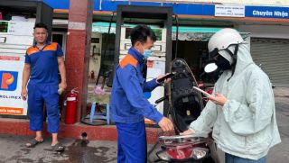 Giá xăng dầu trưa 8/7: RON 92 và E10 giảm ‘mất phanh’, dầu diesel tụt 23.600 đồng/lít, bảng giá lăn bánh VinFast VF 8