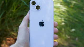 Ngừng kinh doanh chiếc iPhone tiêu chuẩn có cổng Lightning cuối cùng tại Việt Nam