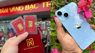 Giá vàng hôm nay chiều 11/7 cuối tuần, neo ở mức cao, đắt hơn vàng thế giới hơn 18 triệu, giá iPhone 14 có rẻ?