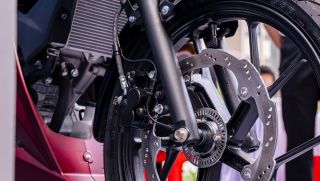 Tin xe máy 20/7: ‘Huyền thoại côn tay’ 150cc mới của Suzuki về đại lý Việt, chất hơn Honda Winner R, giá 54,5 triệu đồng