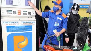 Giá xăng dầu trưa nay 22/7: RON 92 và E10 ‘rẻ như rau’, dầu diesel chỉ cách đáy ‘gang tấc’, giá lăn bánh VinFast VF 5