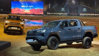 Tin xe hot 29/7: ‘Vua bán tải’ của Toyota chính thức trình làng với giá mềm, quyết hạ đo ván Ford Ranger