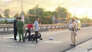 Hiện trường vụ xe tải va chạm với xe mô tô trên Quốc lộ 30 khiến 1 cụ ông 84 tuổi tử vong tại chỗ