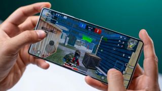 Top điện thoại chơi game tốt nhất 2026: iPhone và Samsung dẫn đầu, nhiều mẫu giá rẻ góp mặt