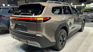 Toyota chính thức ra mắt mẫu SUV 5 chỗ mới đẹp long lanh: 'Phá giá' Ford Everest và Hyundai Santa Fe