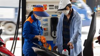Giá xăng dầu hôm nay 2/8: E10 RON95 và E5 RON92 'sáng cửa' về đáy 17.000 đồng, Diesel rất rẻ, giá đầy bình xe máy Suzuki