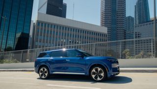 Hài lòng với trải nghiệm lái mượt mà, chủ xe VinFast VF 9 không muốn quay lại SUV chạy xăng