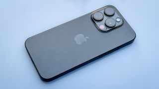 Đây là iPhone Pro 3 mắt khung Titan rẻ nhất Việt Nam, độ sang vượt mức iPhone 17 Pro