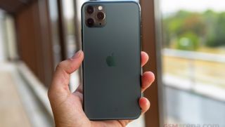 iPhone 11 Pro Max cực rẻ hôm nay, camera 3 mắt, màn OLED dùng sướng chẳng kém iPhone 17 mới nhiều
