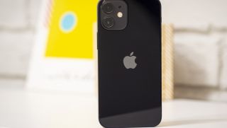 iPhone 12 Mini giá bán chỉ hơn 4 triệu, rẻ như cho, vẫn so kè vua Android tầm trung Galaxy A56