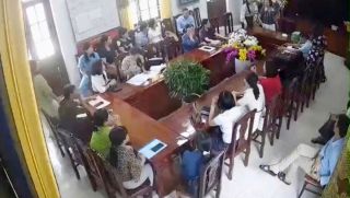 Lãnh đạo phường ở Ninh Bình thông tin nóng vụ nữ hiệu trưởng đập bàn, ném cốc