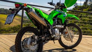 ‘Vua côn tay’ mới ‘made in Japan’ chính thức ra mắt: Khác xa Yamaha Exciter và Honda Winner R, trang bị xịn, giá hấp dẫn