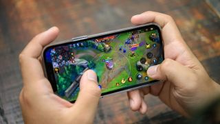 Đánh giá khả năng chơi game trên iPhone X trong năm 2026: Liên Quân, Free Fire vẫn chơi tốt, có cân được các game nặng?