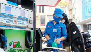 Giá xăng dầu hôm nay 28/8: E10 RON95 và E5 RON92 'rộng cửa' về 17.000 đồng, Diesel rẻ như rau, giá đầy bình xe máy Honda