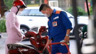 Giá xăng dầu hôm nay 29/8: E10 RON95 'đã thấy đáy' 17.000 đồng, Diesel rẻ hơn đỉnh 9.000 đồng, giá đầy bình xe máy Honda