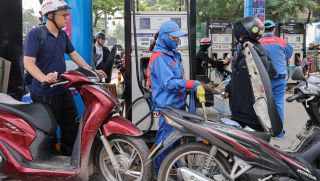 Giá xăng dầu tối 1/9: Xăng E5 RON 92 ‘sáng cửa’ xuống 18.000 đồng/lít, E10 RON 95 ‘rẻ như cho’, giá đầy bình ô tô Honda